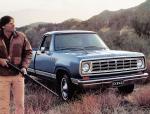 Dodge D100 Conventional Cab Sweptline Pickup Custom Special Pkg. 1975 года